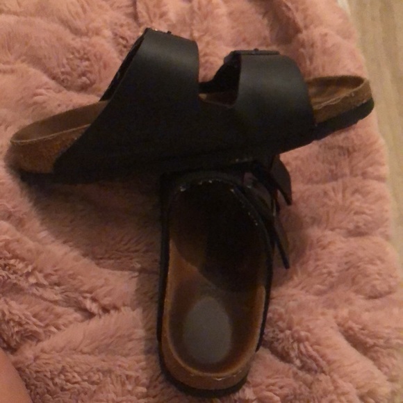 Size 37 - Picture 2 of 4